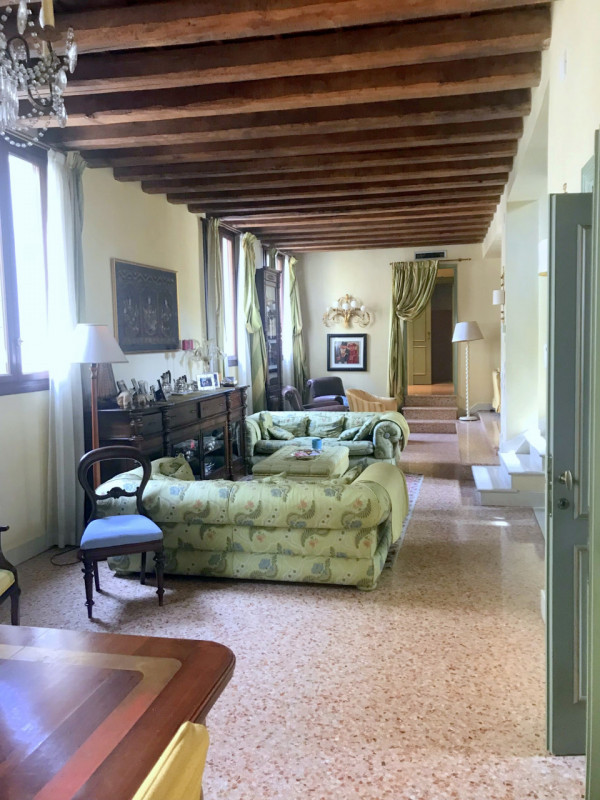 ELEGANTE PALAZZETTO IN CENTRO STORICO €.1.090.000 rif.SB002

Lussuoso palazzetto di 300 mq terra ...