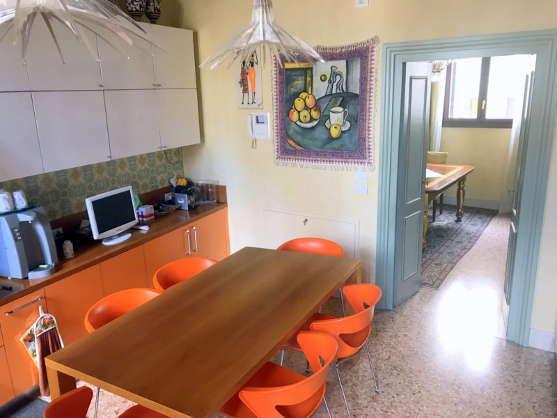 ELEGANTE PALAZZETTO IN CENTRO STORICO €.1.090.000 rif.SB002

Lussuoso palazzetto di 300 mq terra ...