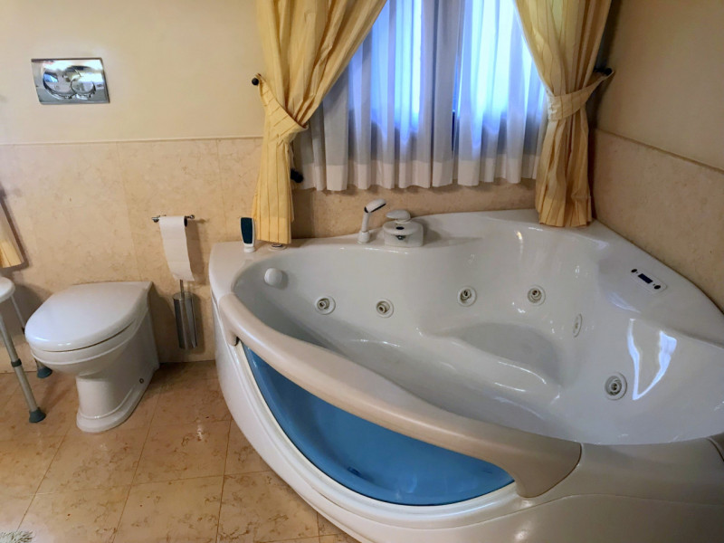 ELEGANTE PALAZZETTO IN CENTRO STORICO €.1.090.000 rif.SB002

Lussuoso palazzetto di 300 mq terra ...