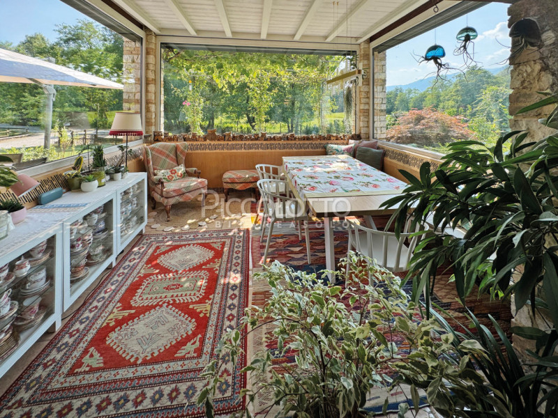 Rif. V5115 - A soli dieci minuti da Asolo, in straordinario contesto immerso nel verde, casale in...