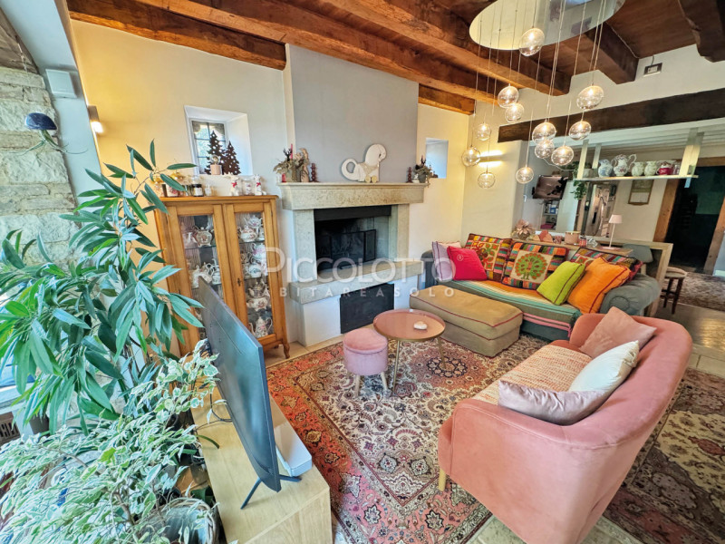 Rif. V5115 - A soli dieci minuti da Asolo, in straordinario contesto immerso nel verde, casale in...