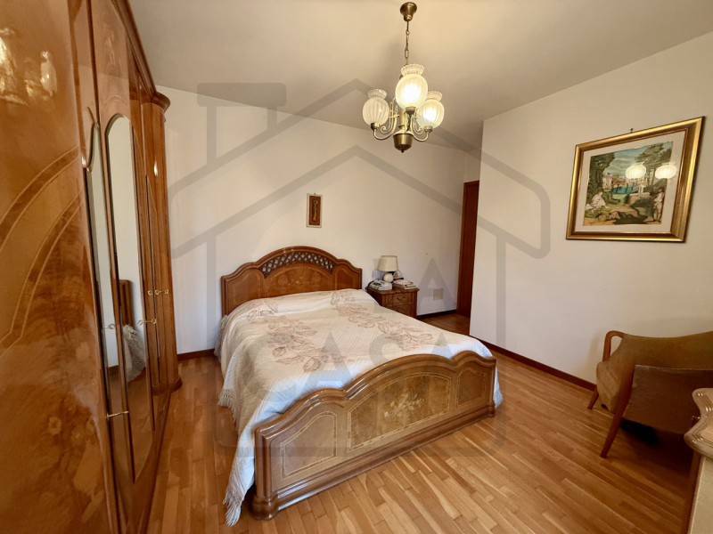 MONTEORTONE DI TEOLO – In una splendida e tranquilla zona verdeggiante, al confine tra Abano Term...