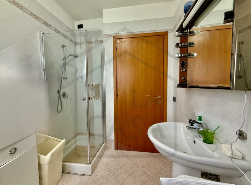 MONTEORTONE DI TEOLO – In una splendida e tranquilla zona verdeggiante, al confine tra Abano Term...