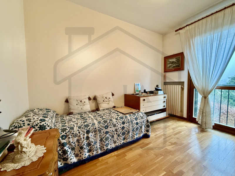 MONTEORTONE DI TEOLO – In una splendida e tranquilla zona verdeggiante, al confine tra Abano Term...