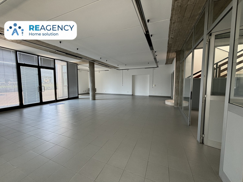 BRENDOLA

HAI UN' ATTIVITA COMMERCIALE E SEI ALLA RICERCA DI UN CAPANNONE CON AMPI UFFICI AD USO ...