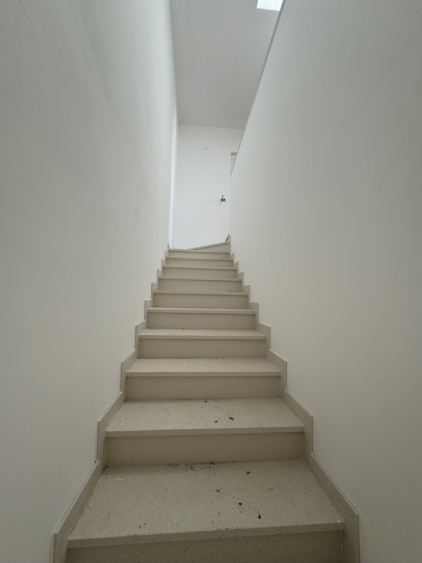 COMPOSIZIONE:
L'abitazione è costituita al piano terra da luminosa zona giorno di circa 30 mq e b...