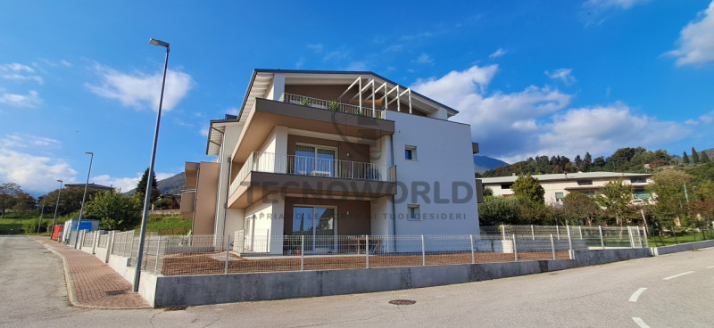 La possibilità di prenotare nella prima collina di Torrebelvicino, un prestigioso Attico Tricamer...