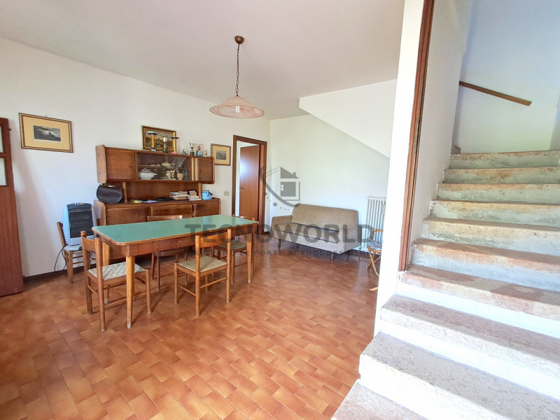 Rustico affiancato in posizione panoramica e privilegiata, immerso nella tranquillità della prima...