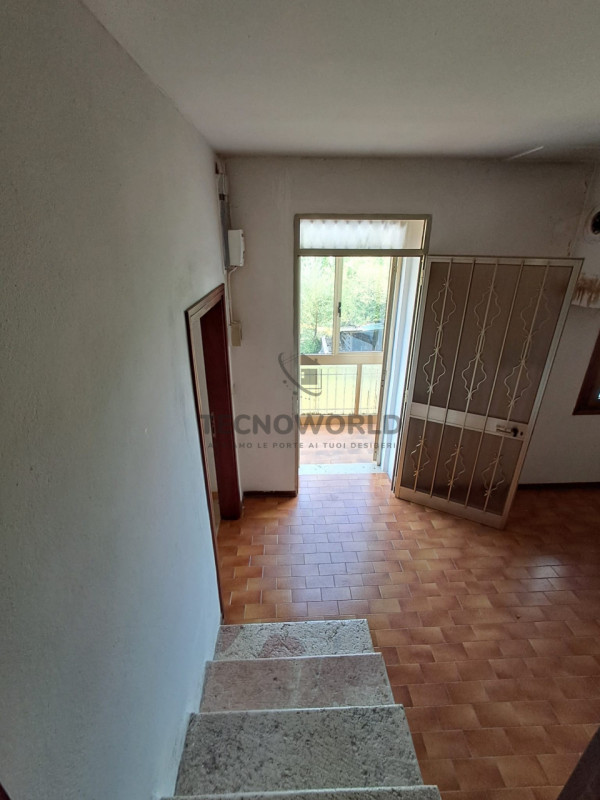 Rustico affiancato in posizione panoramica e privilegiata, immerso nella tranquillità della prima...