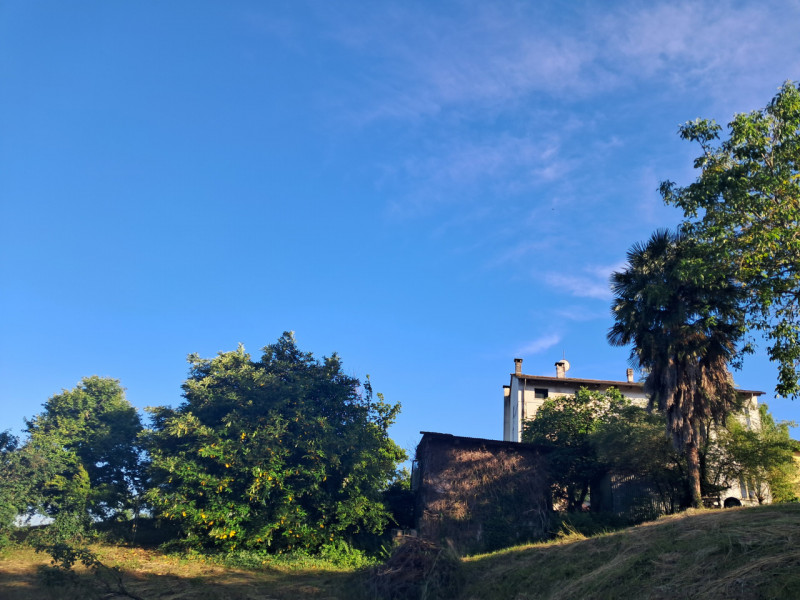Rustico affiancato in posizione panoramica e privilegiata, immerso nella tranquillità della prima...