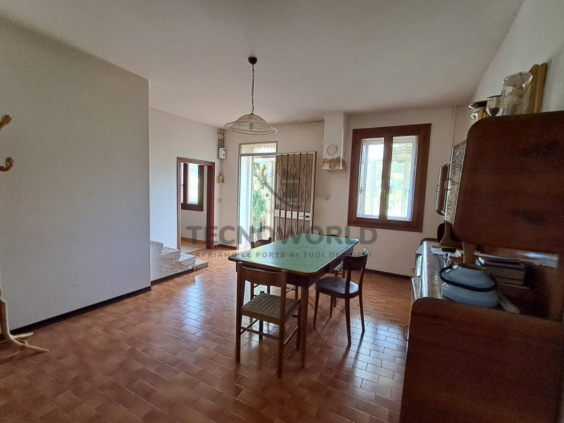 Rustico affiancato in posizione panoramica e privilegiata, immerso nella tranquillità della prima...