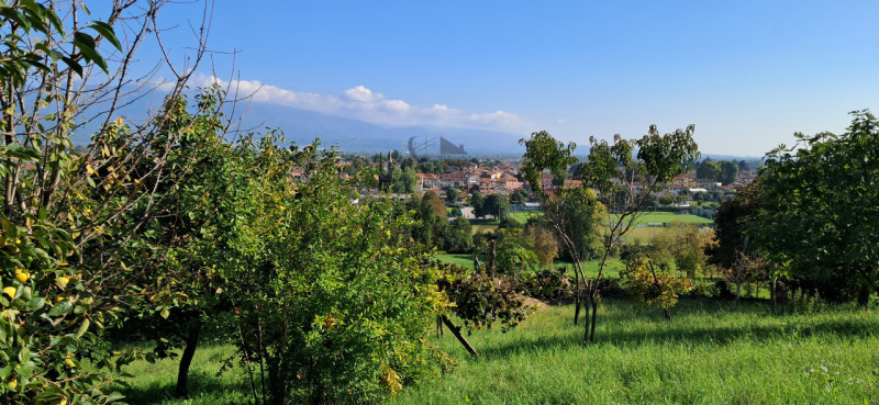 Rustico affiancato in posizione panoramica e privilegiata, immerso nella tranquillità della prima...