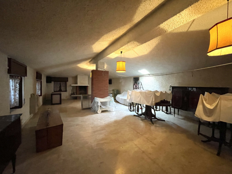 Scopri questo incantevole rustico situato nel cuore della località collinare di Malo, perfetto pe...