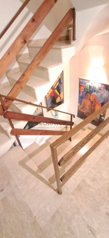 Scopri questo incantevole rustico situato nel cuore della località collinare di Malo, perfetto pe...