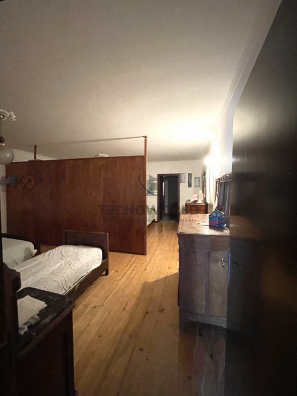 Scopri questo incantevole rustico situato nel cuore della località collinare di Malo, perfetto pe...