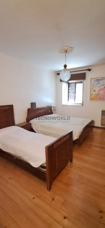 Scopri questo incantevole rustico situato nel cuore della località collinare di Malo, perfetto pe...