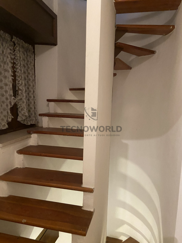 Scopri questo incantevole rustico situato nel cuore della località collinare di Malo, perfetto pe...