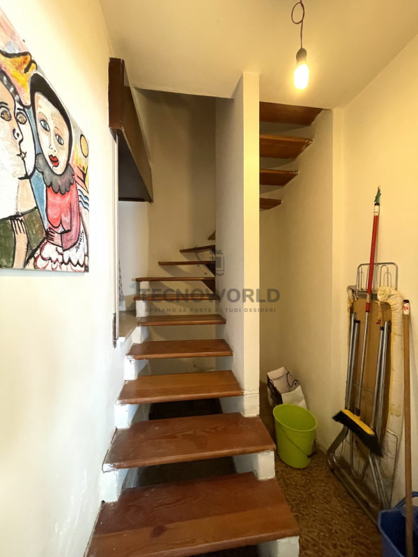 Scopri questo incantevole rustico situato nel cuore della località collinare di Malo, perfetto pe...