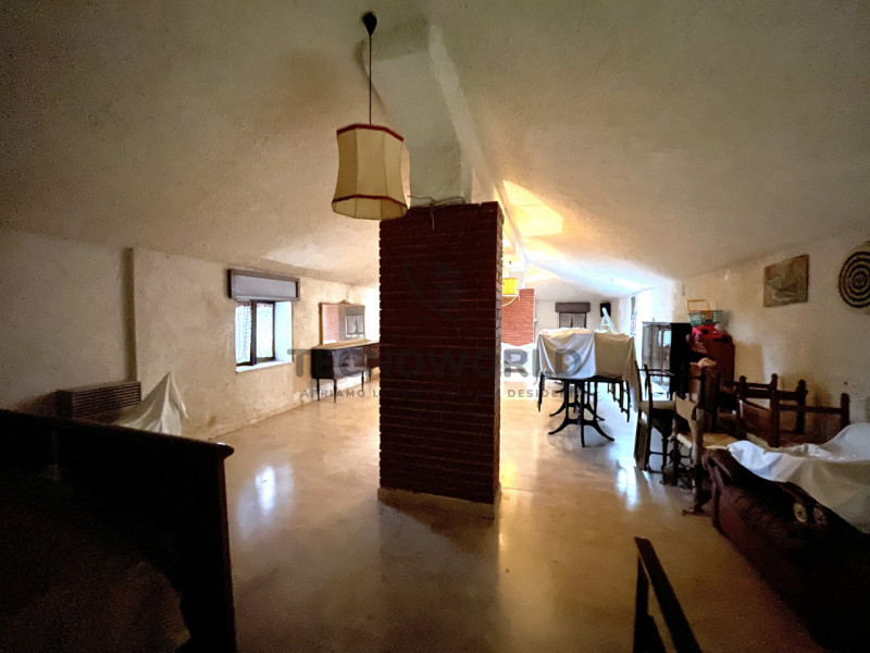 Scopri questo incantevole rustico situato nel cuore della località collinare di Malo, perfetto pe...