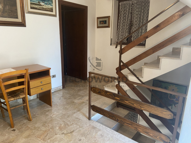 Scopri questo incantevole rustico situato nel cuore della località collinare di Malo, perfetto pe...