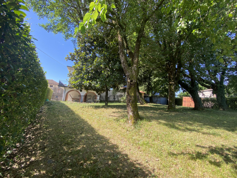 Scopri questo incantevole rustico situato nel cuore della località collinare di Malo, perfetto pe...