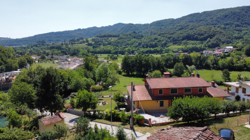 Esplora questa straordinaria opportunità a San Tomio di Malo! 

Presentiamo un rustico da demolir...