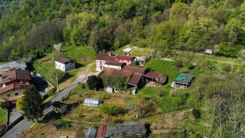 Esplora questa straordinaria opportunità a San Tomio di Malo! 

Presentiamo un rustico da demolir...
