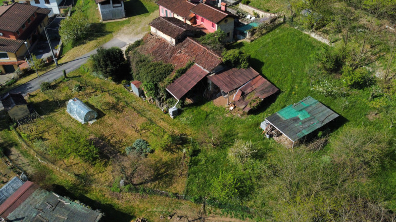 Esplora questa straordinaria opportunità a San Tomio di Malo! 

Presentiamo un rustico da demolir...