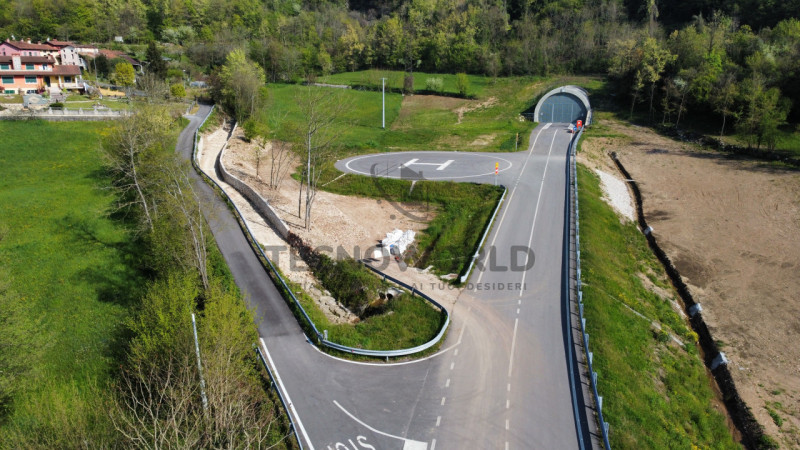 Esplora questa straordinaria opportunità a San Tomio di Malo! 

Presentiamo un rustico da demolir...