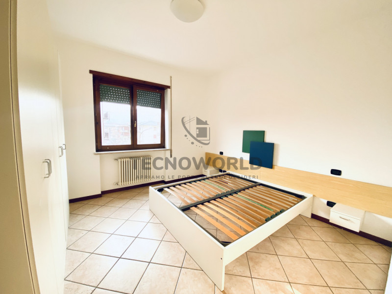 Scopri questa proposta di mini appartamento bilocale situato al secondo piano di un tranquillo co...