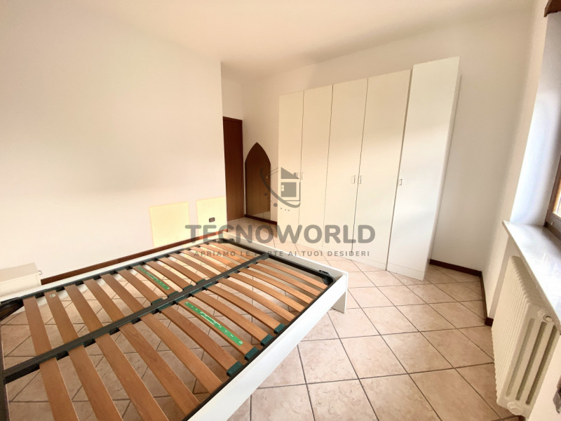 Scopri questa proposta di mini appartamento bilocale situato al secondo piano di un tranquillo co...