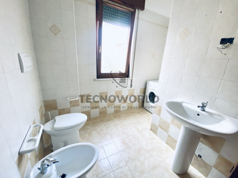 Scopri questa proposta di mini appartamento bilocale situato al secondo piano di un tranquillo co...