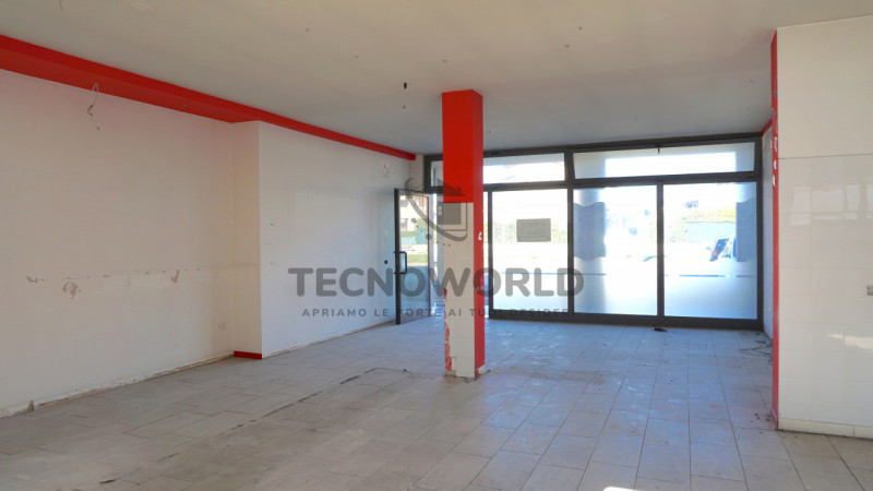 Scopri la tua nuova opportunità d'affari nel cuore di Molina di Malo! Ti proponiamo un ampio mono...