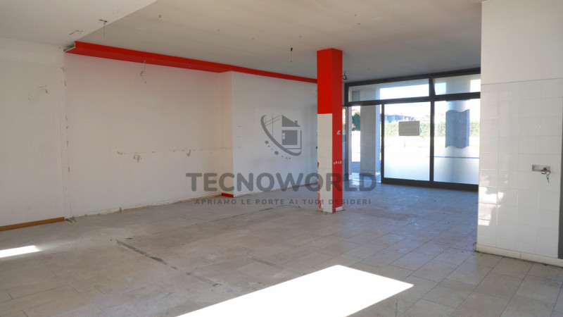 Scopri la tua nuova opportunità d'affari nel cuore di Molina di Malo! Ti proponiamo un ampio mono...