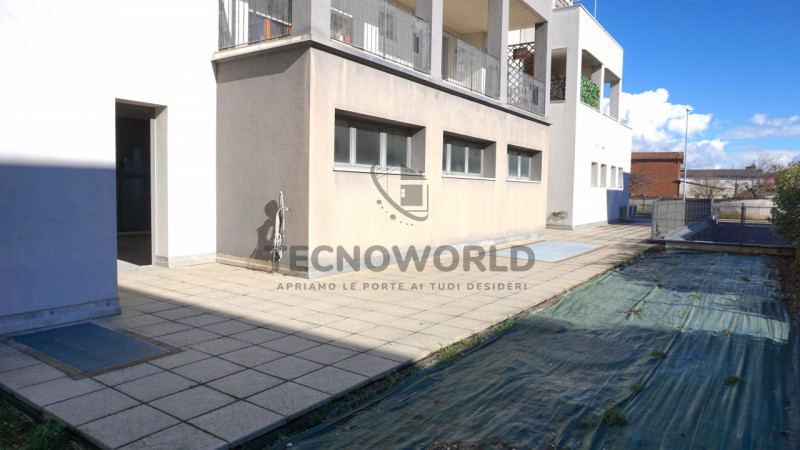 Scopri la tua nuova opportunità d'affari nel cuore di Molina di Malo! Ti proponiamo un ampio mono...