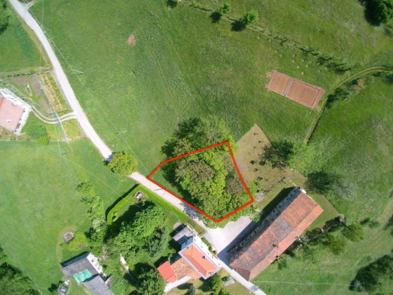 Scopri un'opportunità unica di costruire la tua casa dei sogni nel pittoresco comune di Malo, imm...