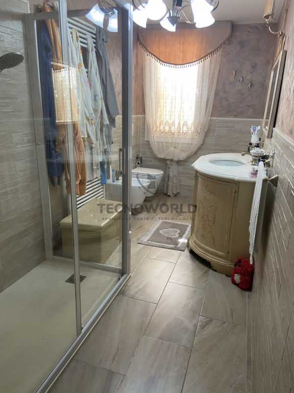 Esplora questa straordinaria opportunità nel cuore della storica corte di Molina di Malo! Questo ...