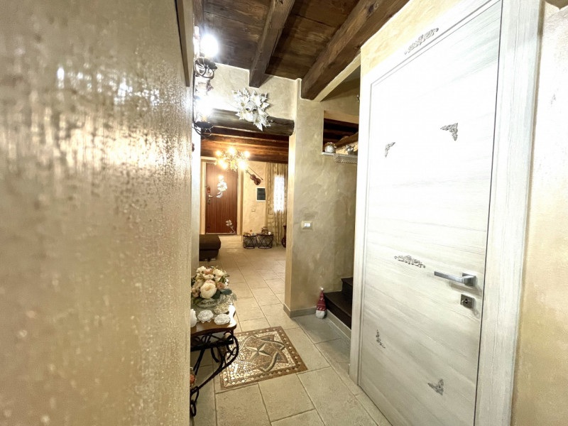 Esplora questa straordinaria opportunità nel cuore della storica corte di Molina di Malo! Questo ...