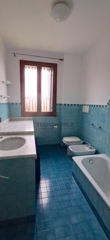 Nel cuore di San Vito di Leguzzano,  esclusivo appartamento duplex situato all'interno di uno spl...