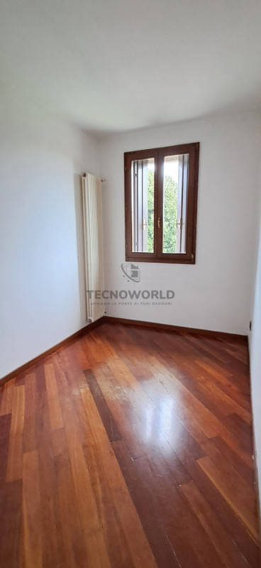 Nel cuore di San Vito di Leguzzano,  esclusivo appartamento duplex situato all'interno di uno spl...