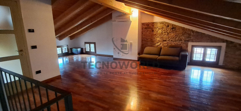 Nel cuore di San Vito di Leguzzano,  esclusivo appartamento duplex situato all'interno di uno spl...