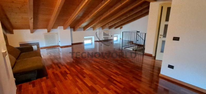 Nel cuore di San Vito di Leguzzano,  esclusivo appartamento duplex situato all'interno di uno spl...