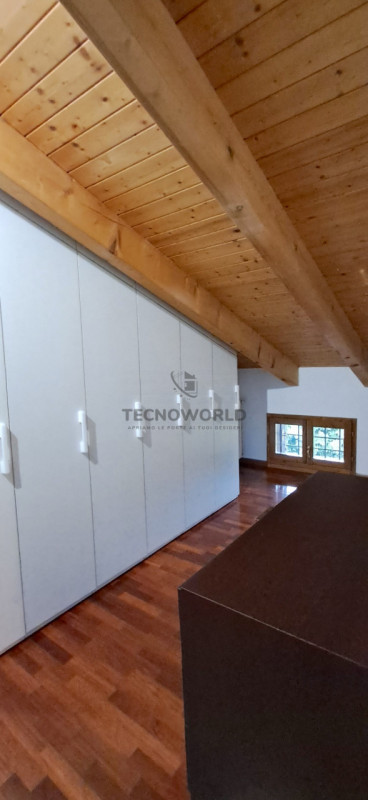 Nel cuore di San Vito di Leguzzano,  esclusivo appartamento duplex situato all'interno di uno spl...