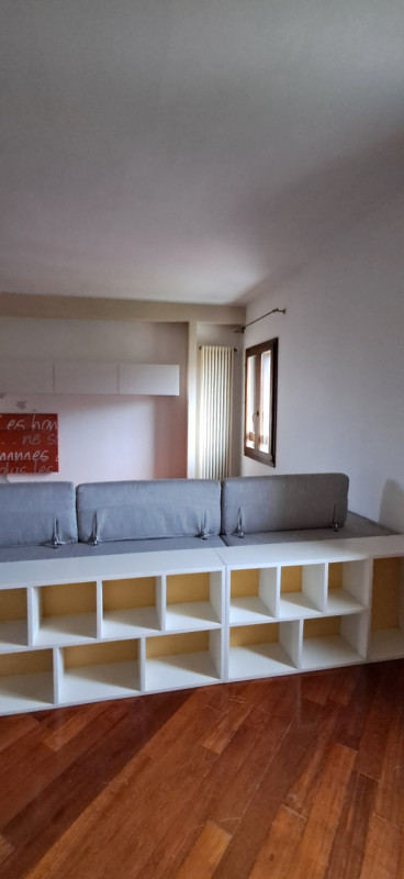 Nel cuore di San Vito di Leguzzano,  esclusivo appartamento duplex situato all'interno di uno spl...