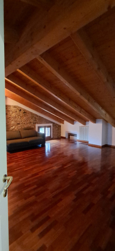 Nel cuore di San Vito di Leguzzano,  esclusivo appartamento duplex situato all'interno di uno spl...