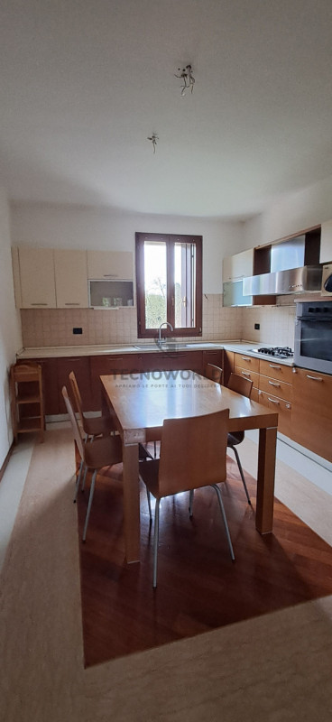 Nel cuore di San Vito di Leguzzano,  esclusivo appartamento duplex situato all'interno di uno spl...