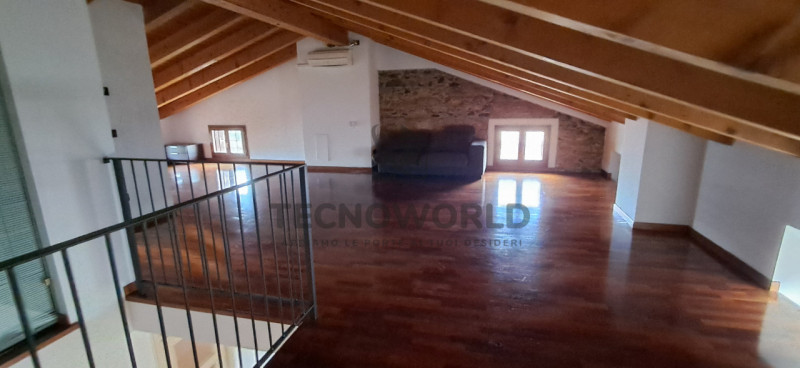 Nel cuore di San Vito di Leguzzano,  esclusivo appartamento duplex situato all'interno di uno spl...