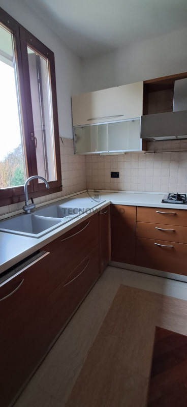 Nel cuore di San Vito di Leguzzano,  esclusivo appartamento duplex situato all'interno di uno spl...