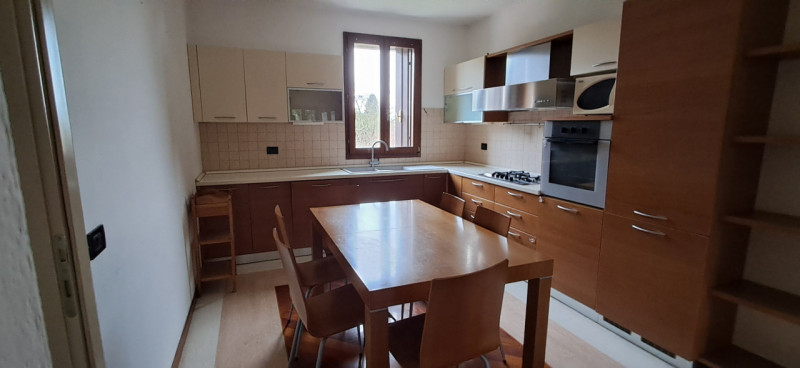 Nel cuore di San Vito di Leguzzano,  esclusivo appartamento duplex situato all'interno di uno spl...