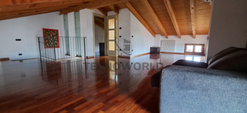 Nel cuore di San Vito di Leguzzano,  esclusivo appartamento duplex situato all'interno di uno spl...